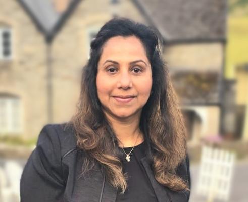 Dr. Avanita Bhavsar. Eternal Ayurveda  Clinic -  Restoring Natural Balance with Ayurvedic Expertise
