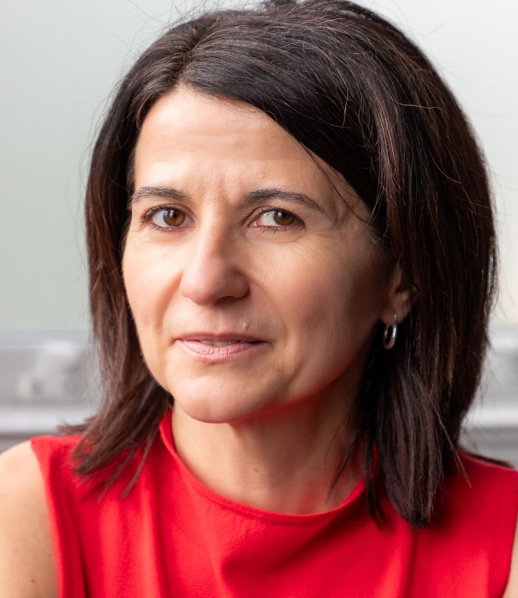 Miss Monika Benedek. Akinom Yoga & Ayurveda